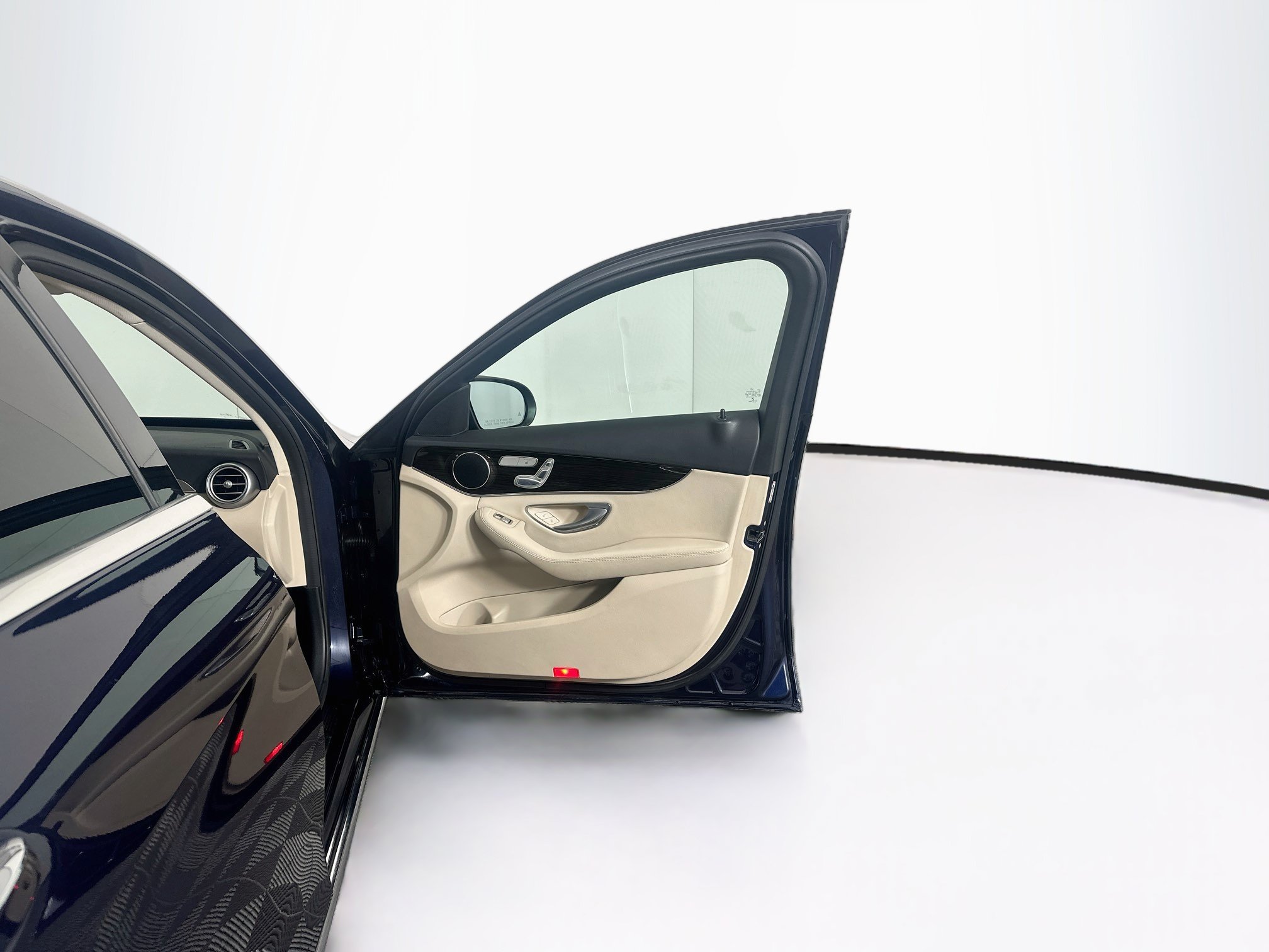 Used 2017 Mercedes-Benz C 300 Sedan image 33