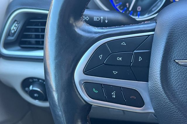 Used 2020 Chrysler Pacifica Touring-L image 28