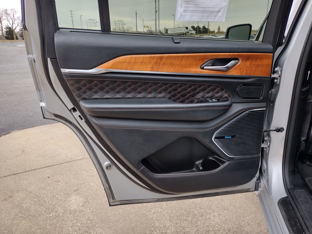 Used 2022 Jeep Grand Cherokee L Summit image 12