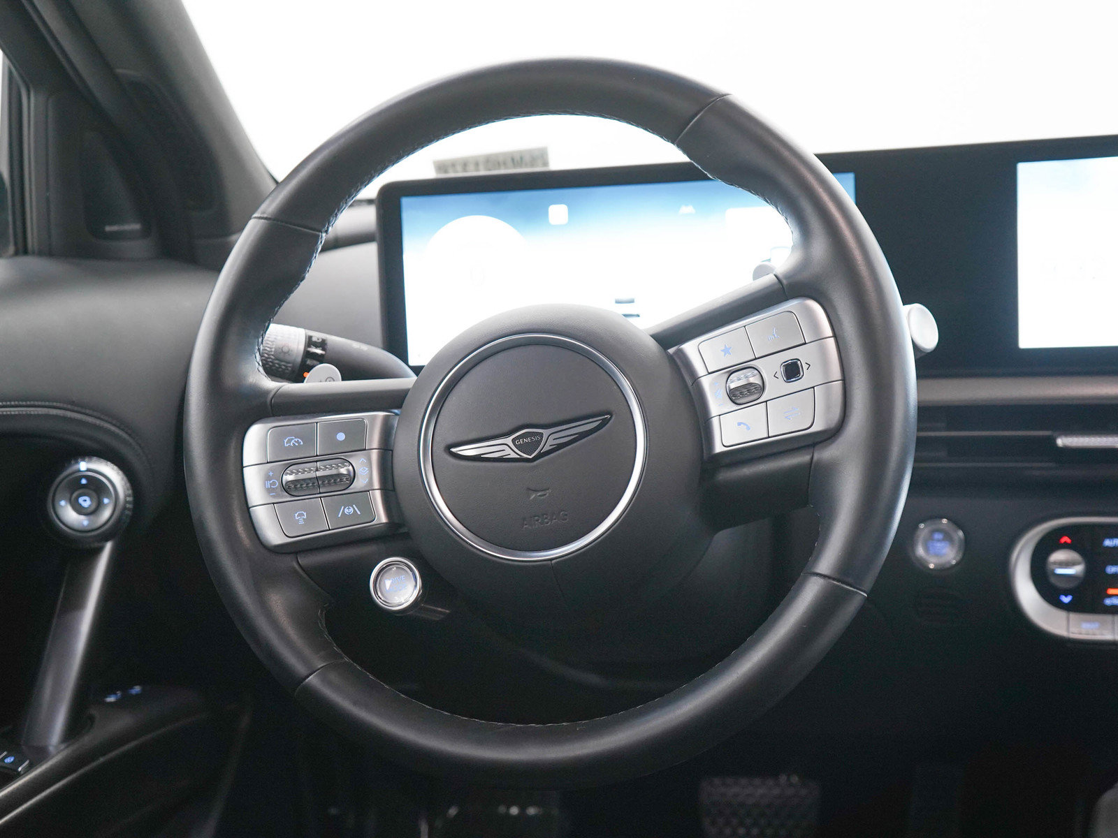 Used 2023 Genesis GV60 Advanced AWD/4WD image 18