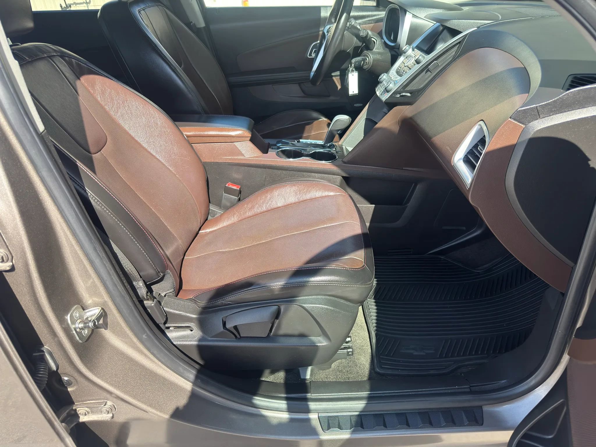 Used 2011 Chevrolet Equinox LTZ w/ LPO, Protection Package AWD/4WD image 17