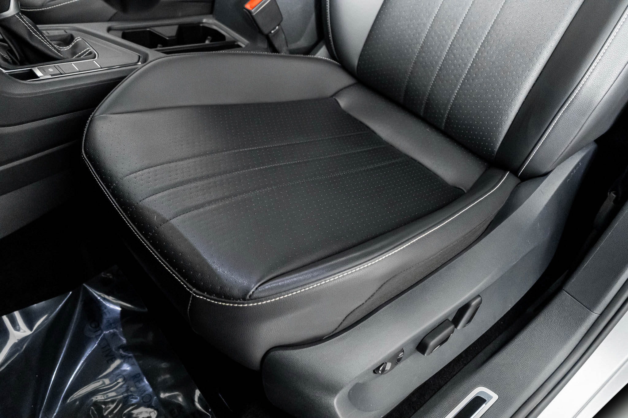 Used 2022 Volkswagen Tiguan SE R-Line image 38