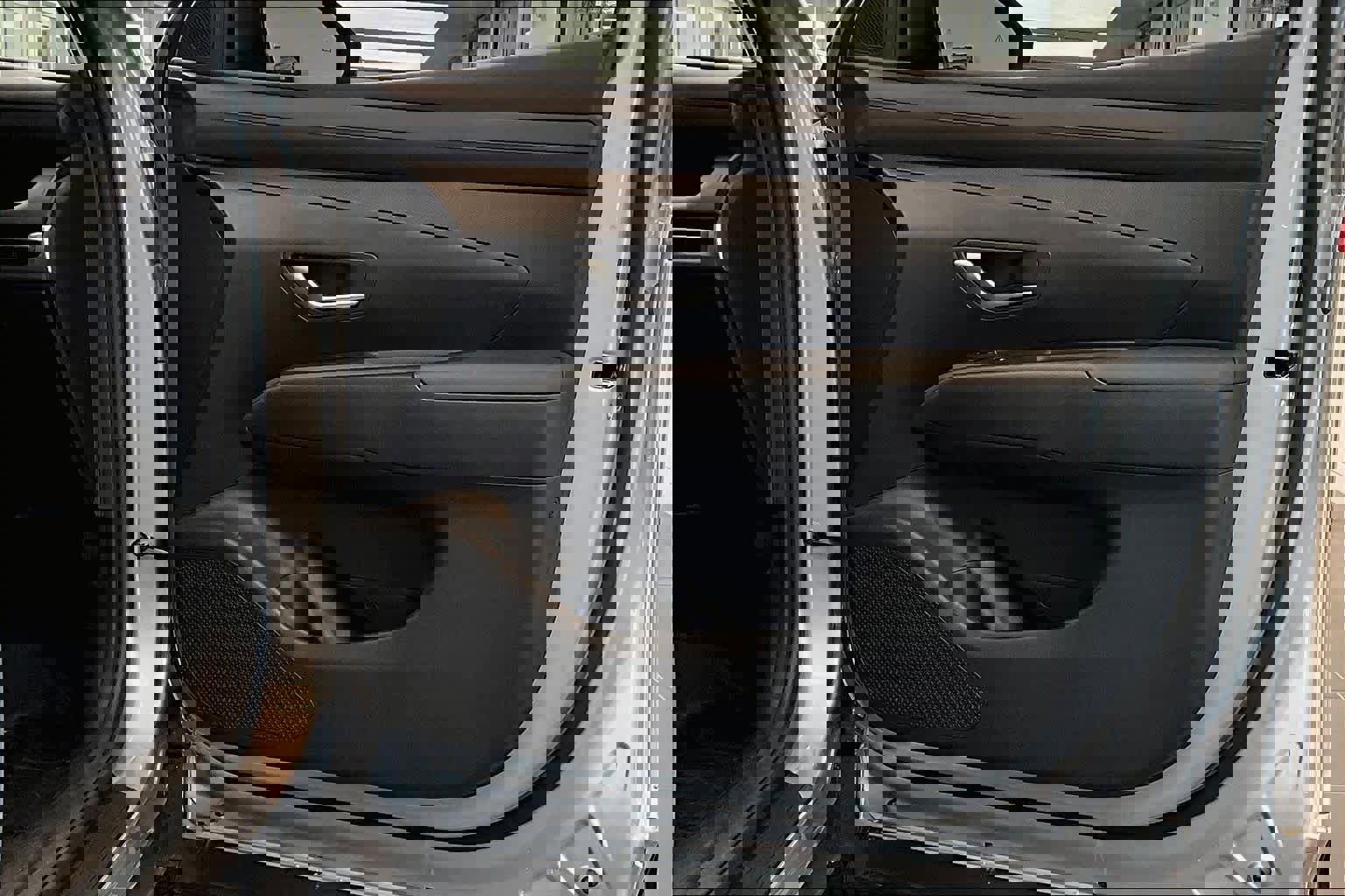 Used 2025 Hyundai Tucson SE image 40