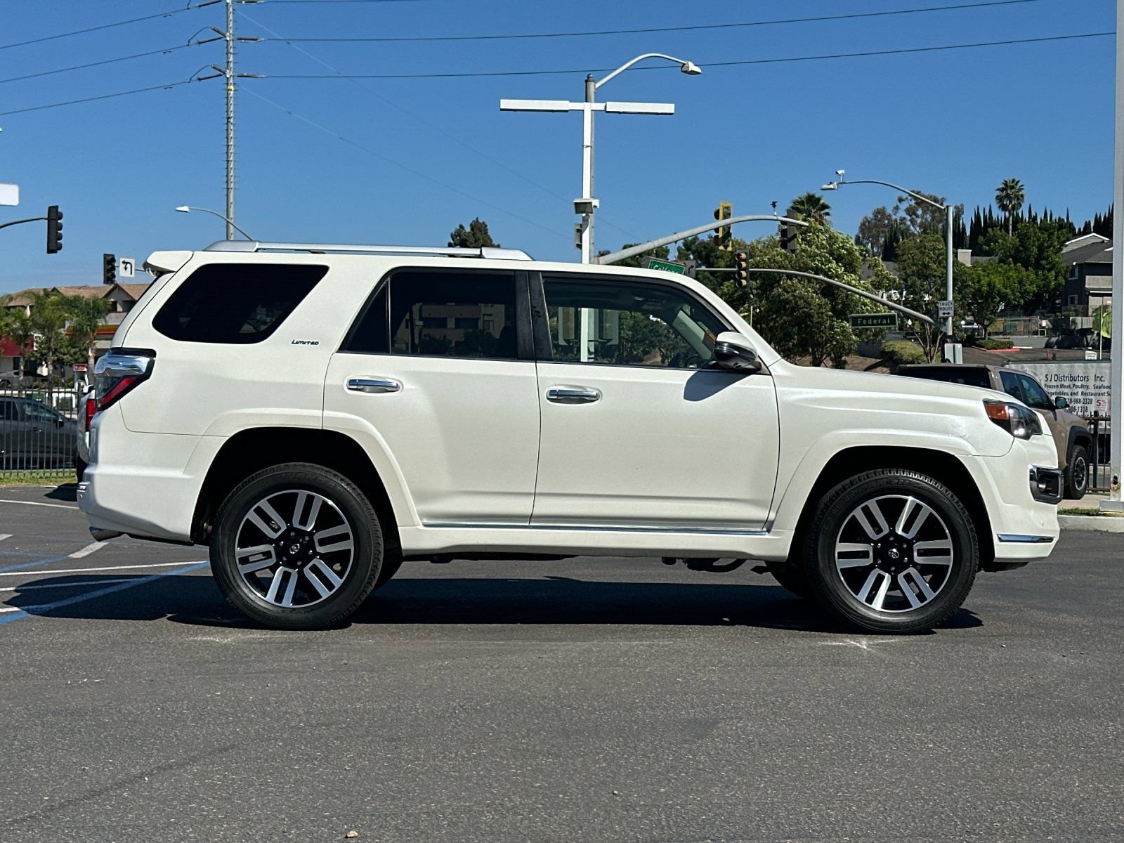 Used 2022 Toyota 4Runner Limited AWD/4WD image 6