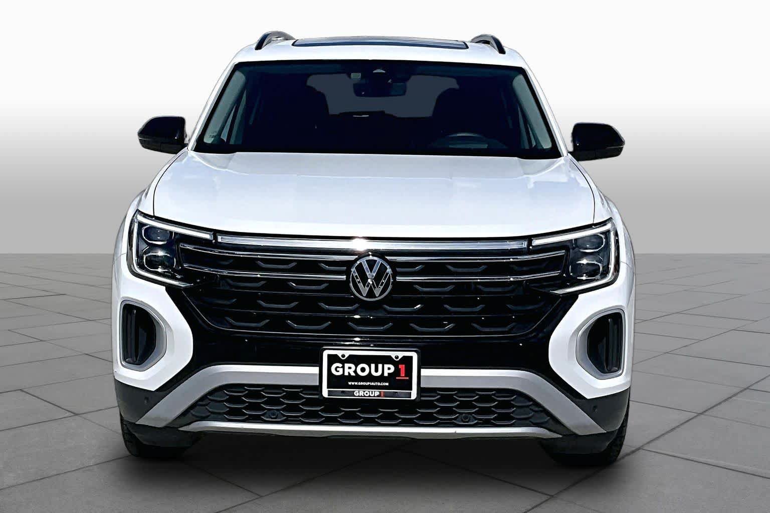 Used 2024 Volkswagen Atlas Peak Edition SEL AWD/4WD image 4