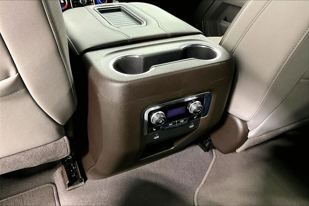 Used 2023 GMC Yukon SLT w/ SLT Luxury Package image 30