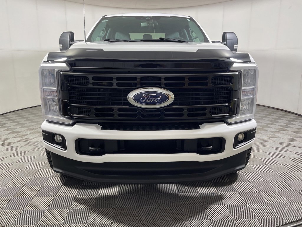 Used 2023 Ford F350 XLT image 3