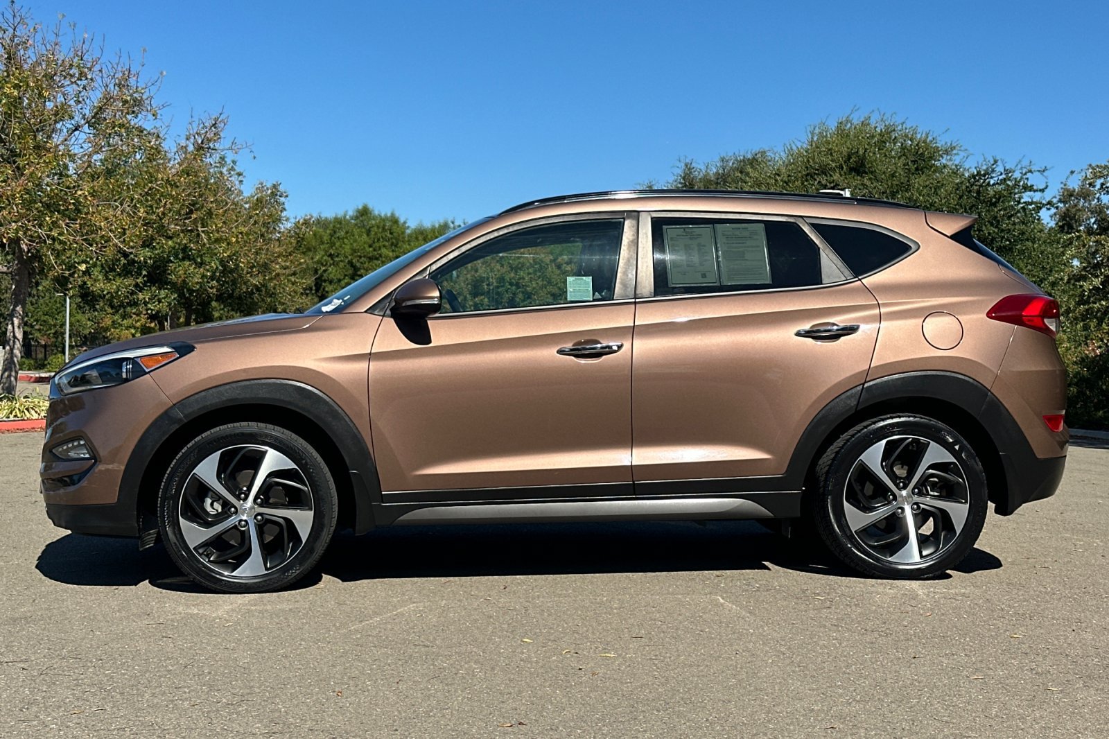 Used 2016 Hyundai Tucson Limited w/ Option Group 03 FWD image 7