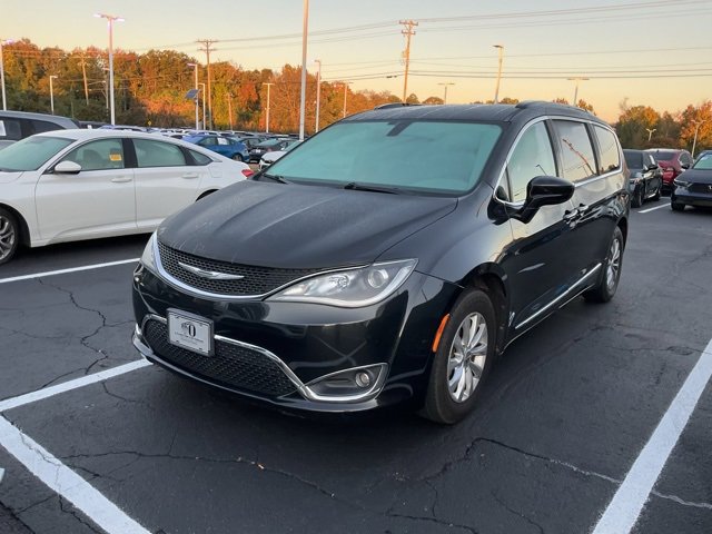 Used 2017 Chrysler Pacifica Touring-L image 11