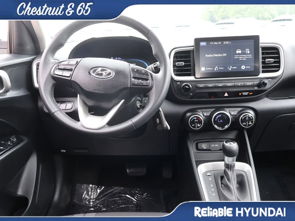 Used 2023 Hyundai Venue SEL FWD image 19