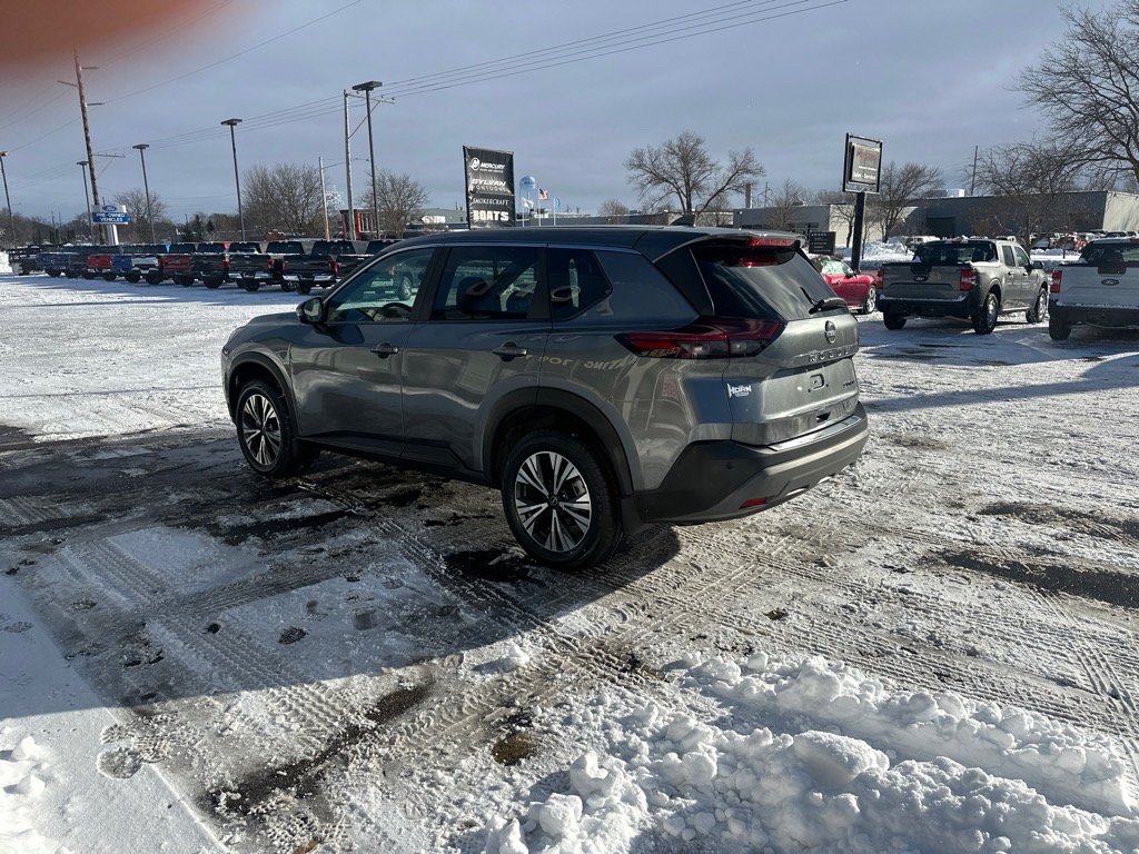 Used 2023 Nissan Rogue SV AWD/4WD image 3