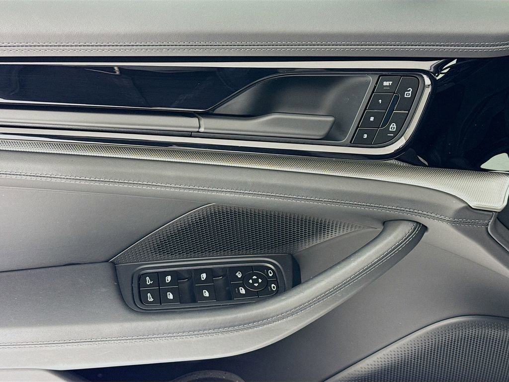 Certified 2025 Porsche Panamera 4 image 11