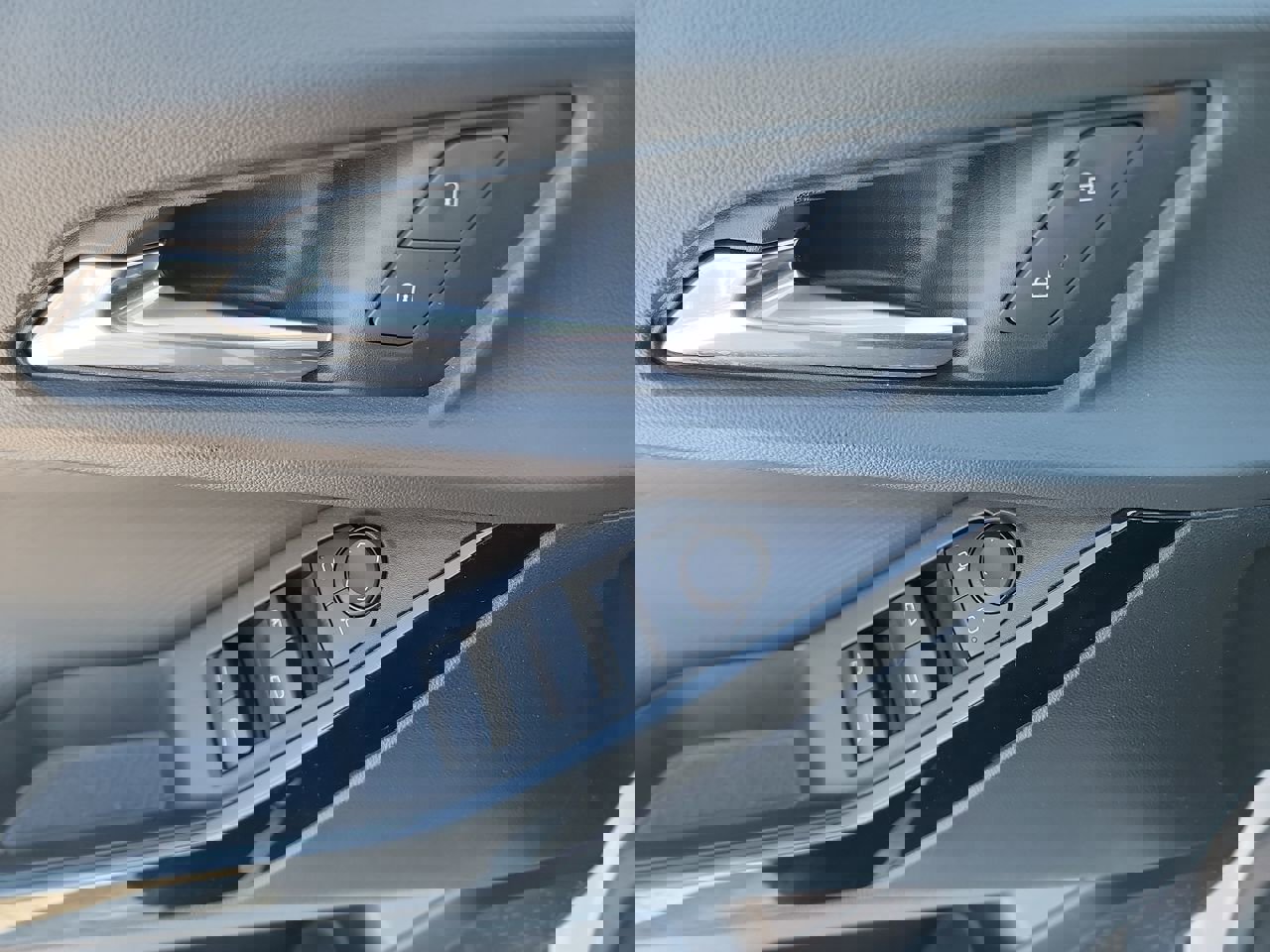 Used 2025 Chevrolet Equinox LT image 11