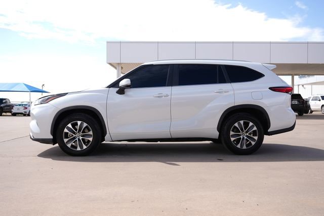 Used 2023 Toyota Highlander XLE image 7