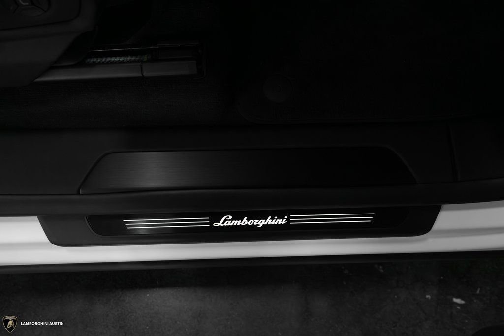 Used 2025 Lamborghini Urus SE image 50