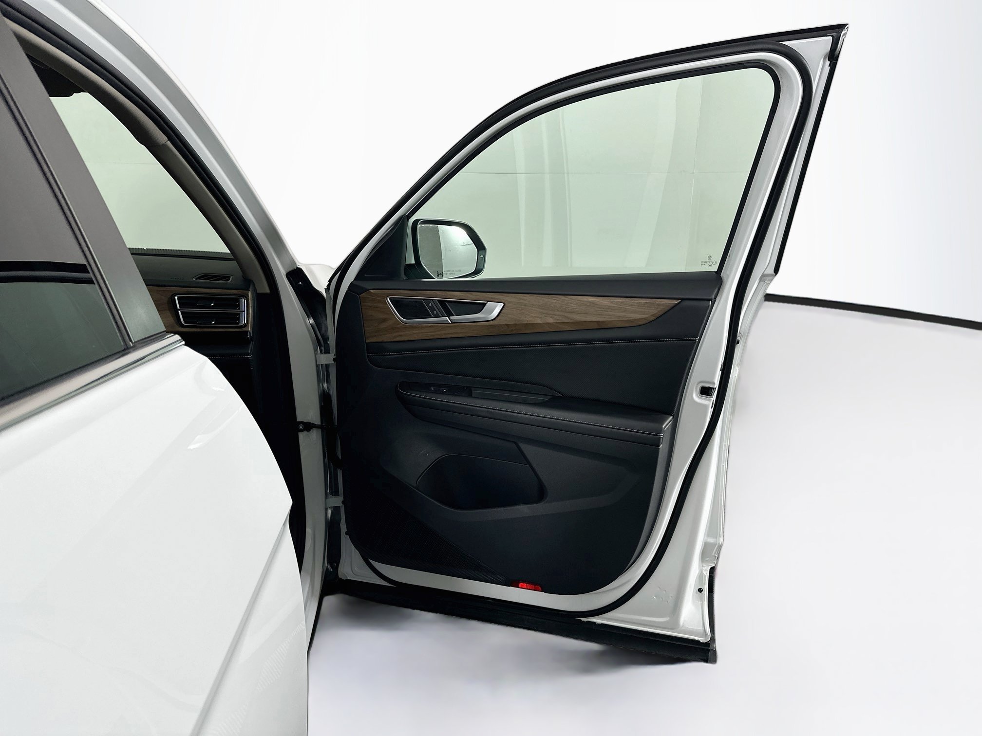 Used 2024 Volkswagen Atlas SE FWD image 32