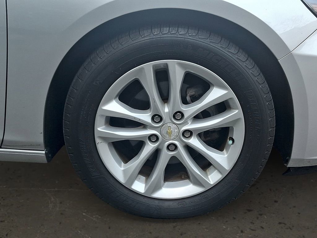Used 2016 Chevrolet Malibu LT w/ Leather Package FWD image 9
