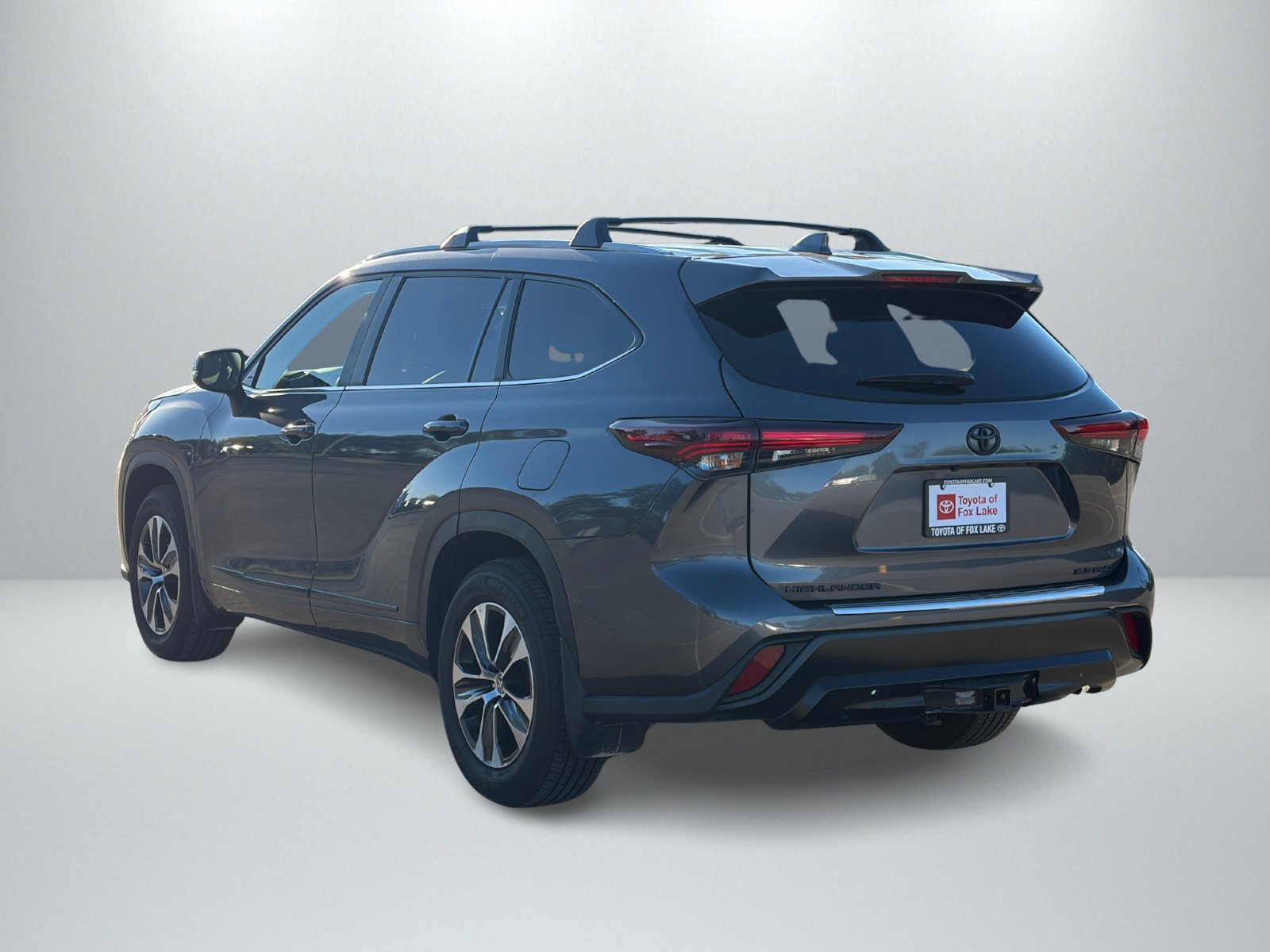 Used 2025 Toyota Highlander XLE AWD/4WD image 3