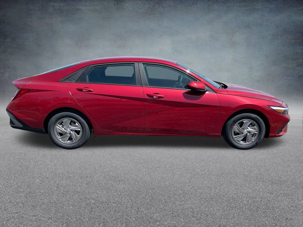 Certified 2025 Hyundai Elantra SE image 34
