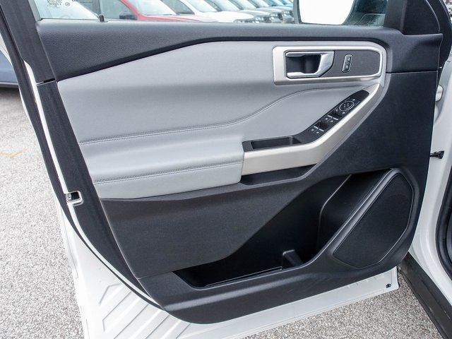 Used 2022 Ford Explorer XLT w/ Equipment Group 202A image 11