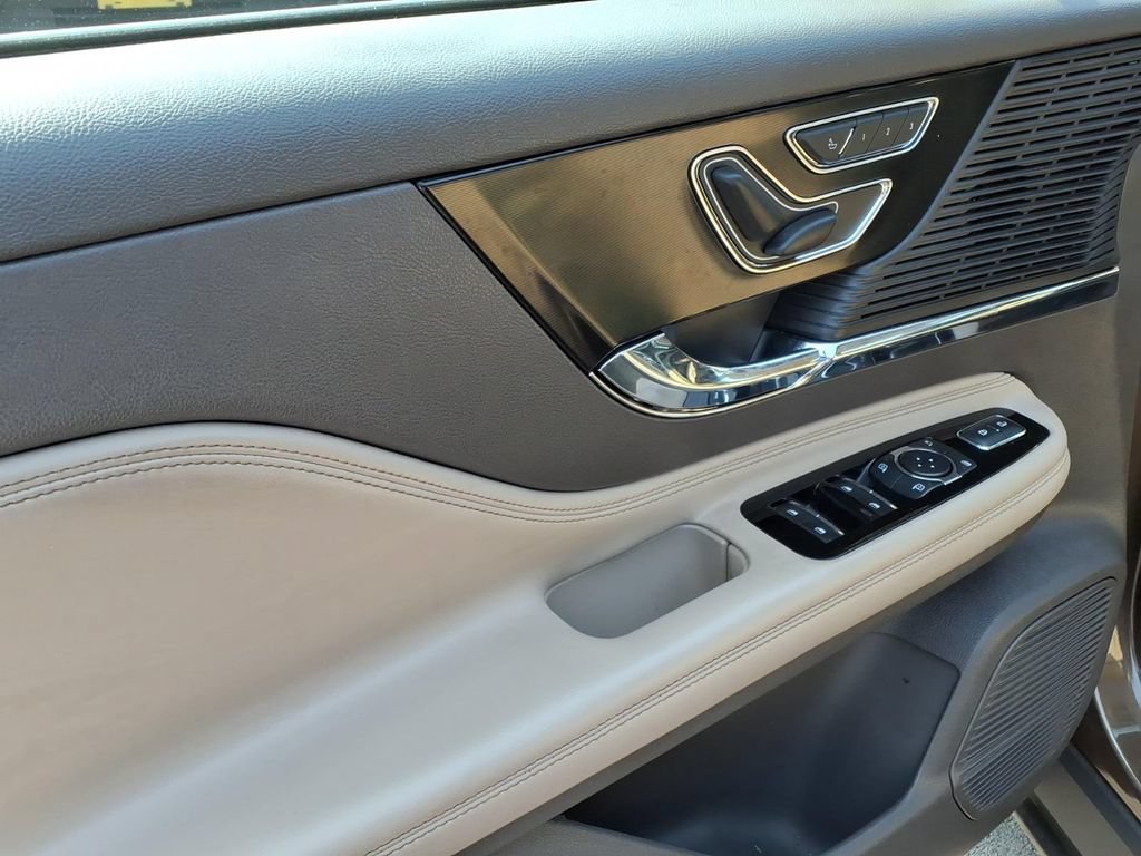 Used 2022 Lincoln Corsair AWD w/ Premium Package image 5