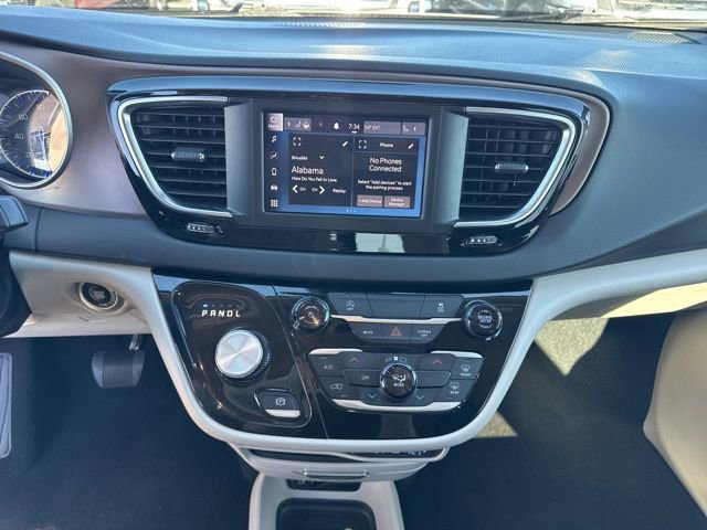 Used 2024 Chrysler Voyager LX image 12