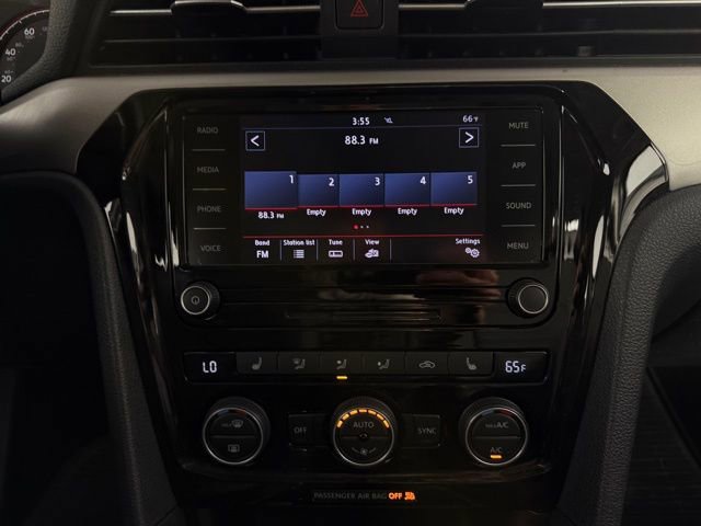 Used 2021 Volkswagen Passat 2.0T SE image 20