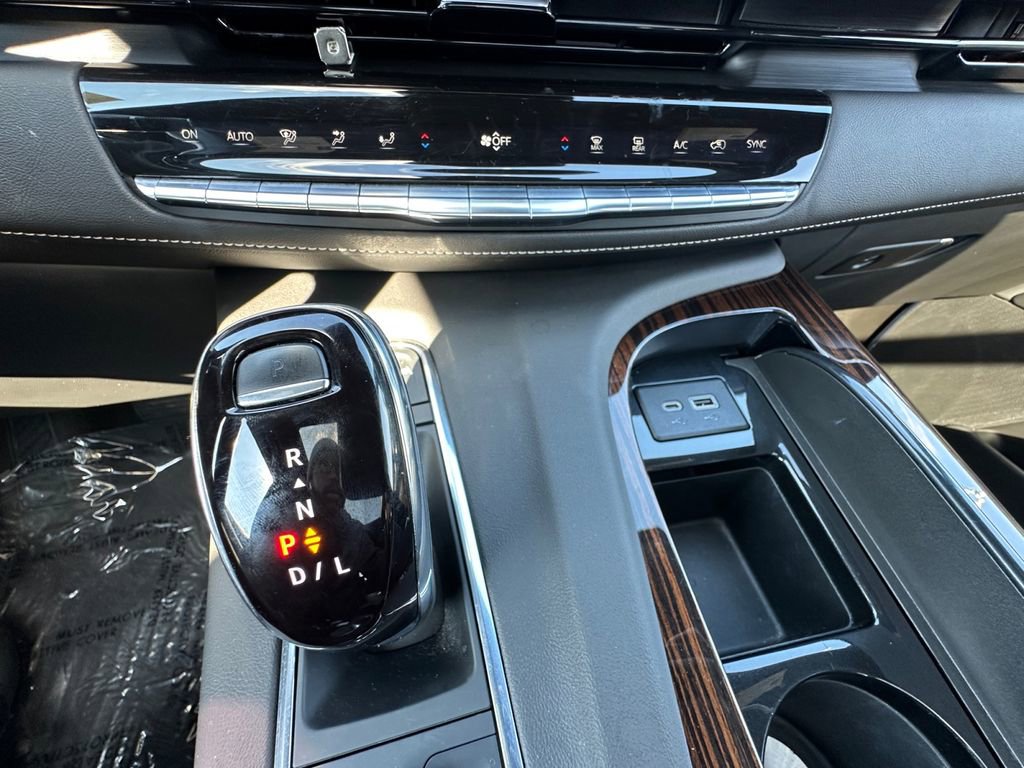 Used 2023 Cadillac Escalade Premium Luxury image 16