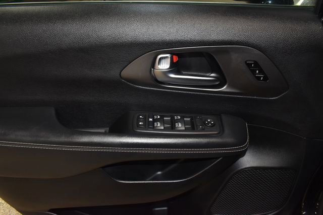 Certified 2025 Chrysler Pacifica Select image 28