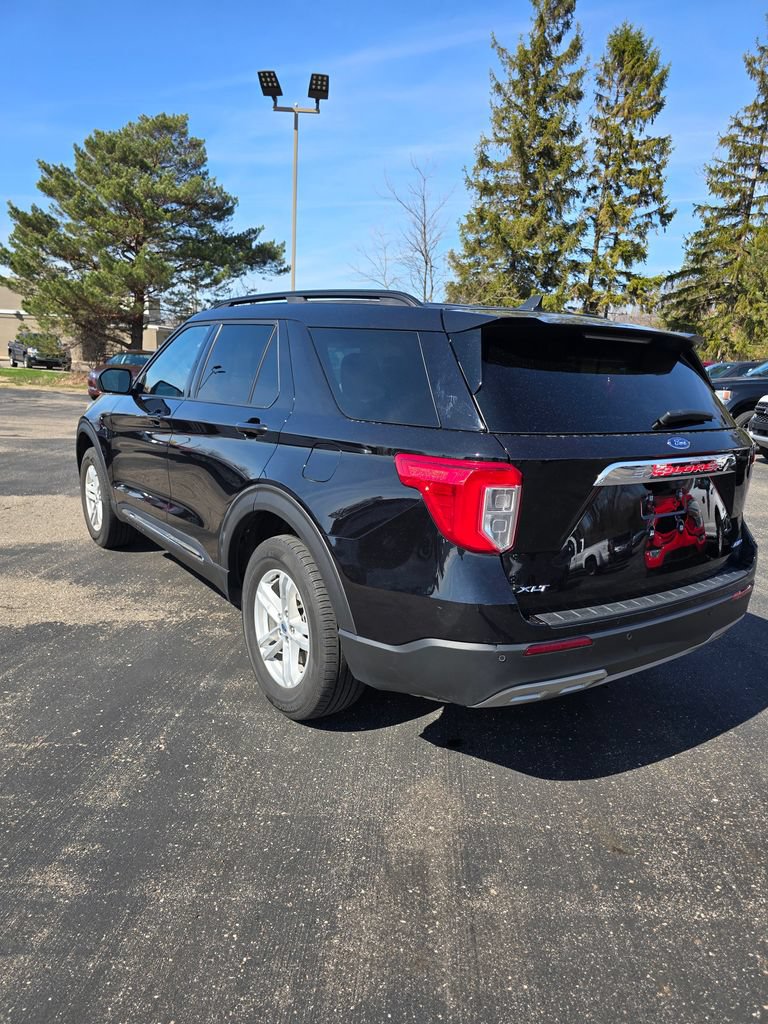 Certified 2023 Ford Explorer XLT w/ Equipment Group 202A AWD/4WD image 3