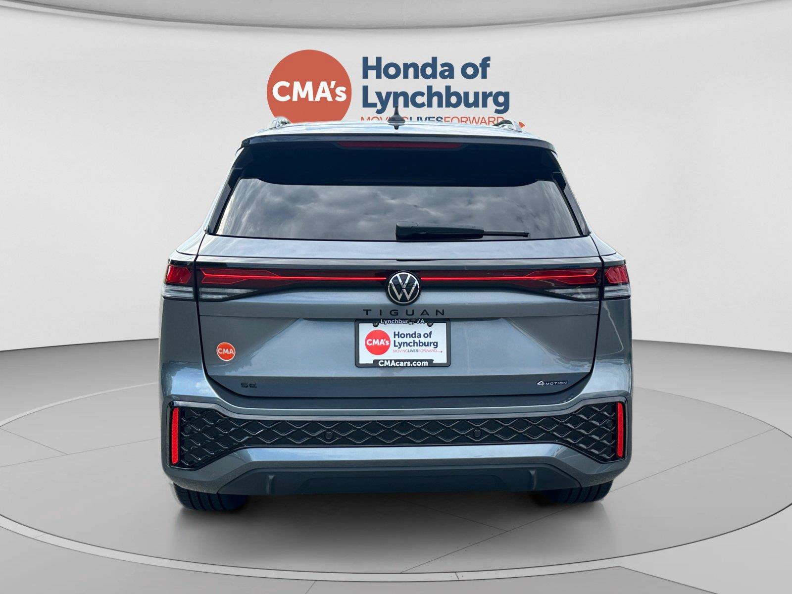 Used 2025 Volkswagen Tiguan SE R-Line AWD/4WD image 4