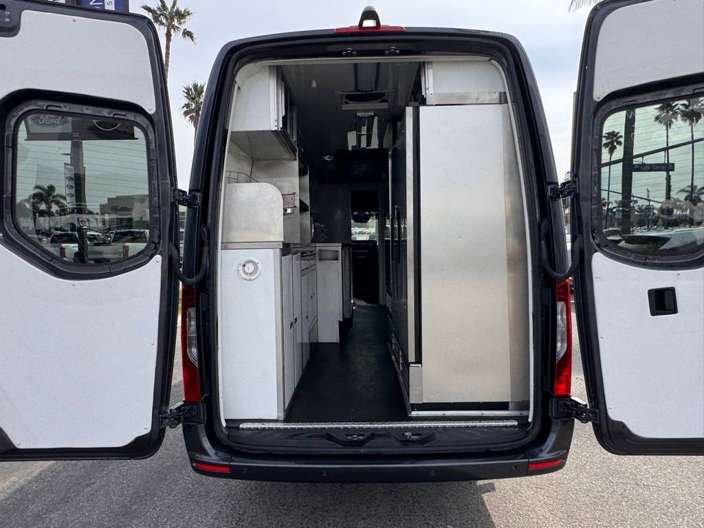 Used 2020 Mercedes-Benz Sprinter 4500 image 13