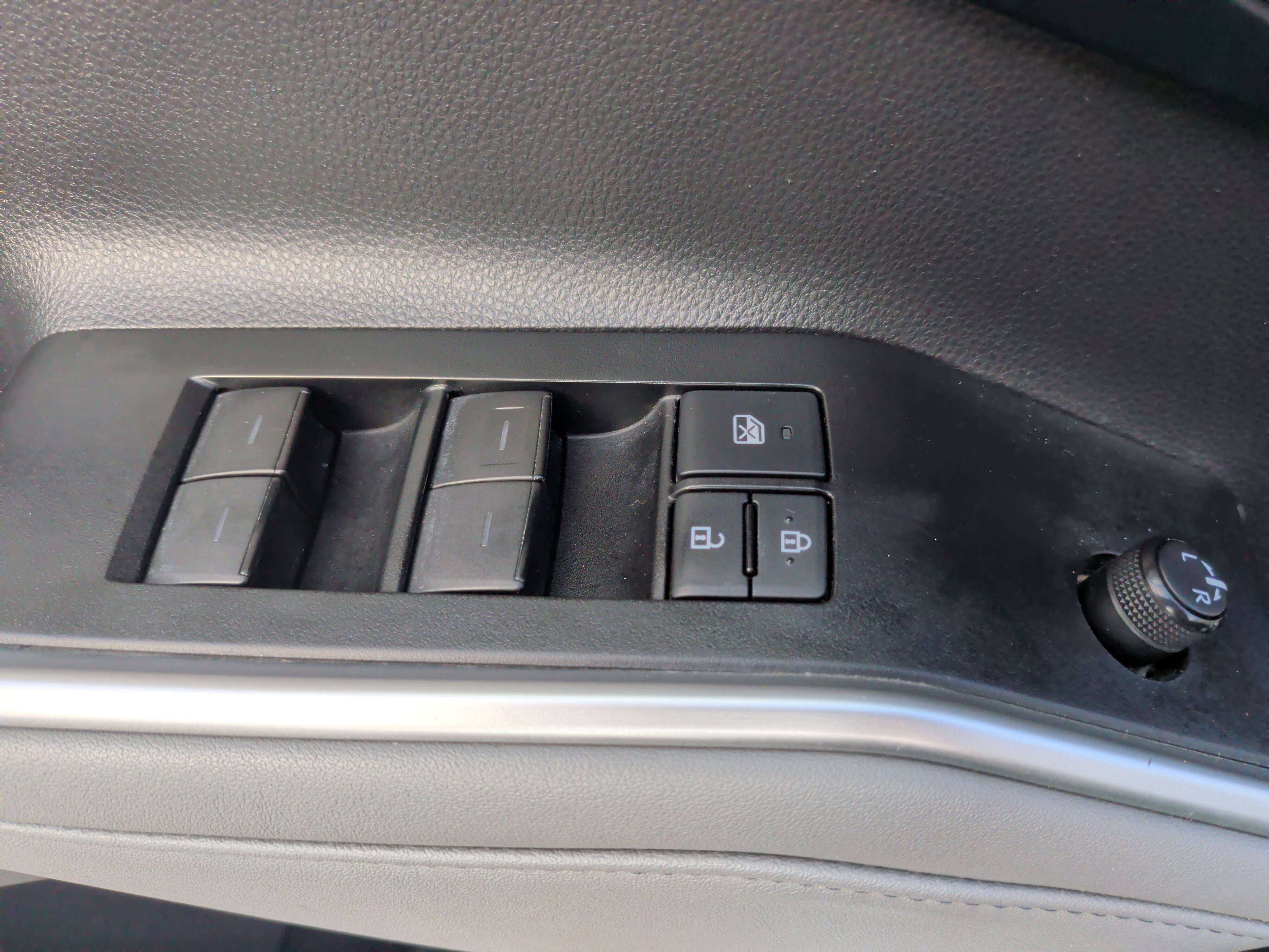 Used 2021 Toyota Highlander LE image 15