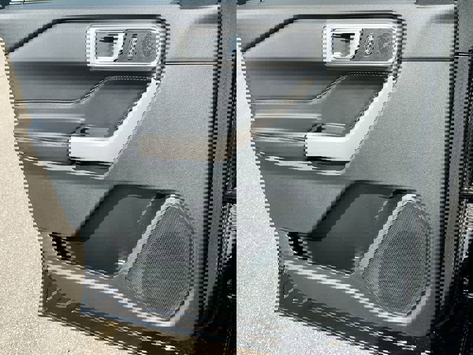 Used 2024 Ford Explorer XLT w/ Equipment Group 202A AWD/4WD image 30