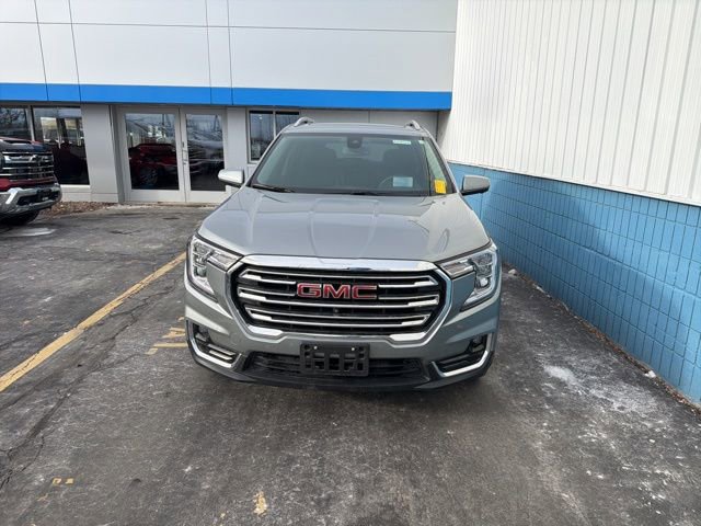 Used 2024 GMC Terrain SLT w/ Infotainment Package II image 14