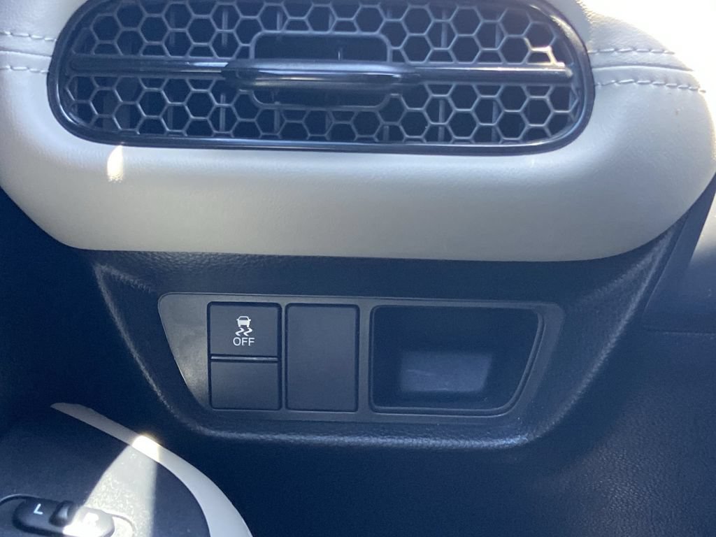 Used 2025 Honda HR-V LX image 13