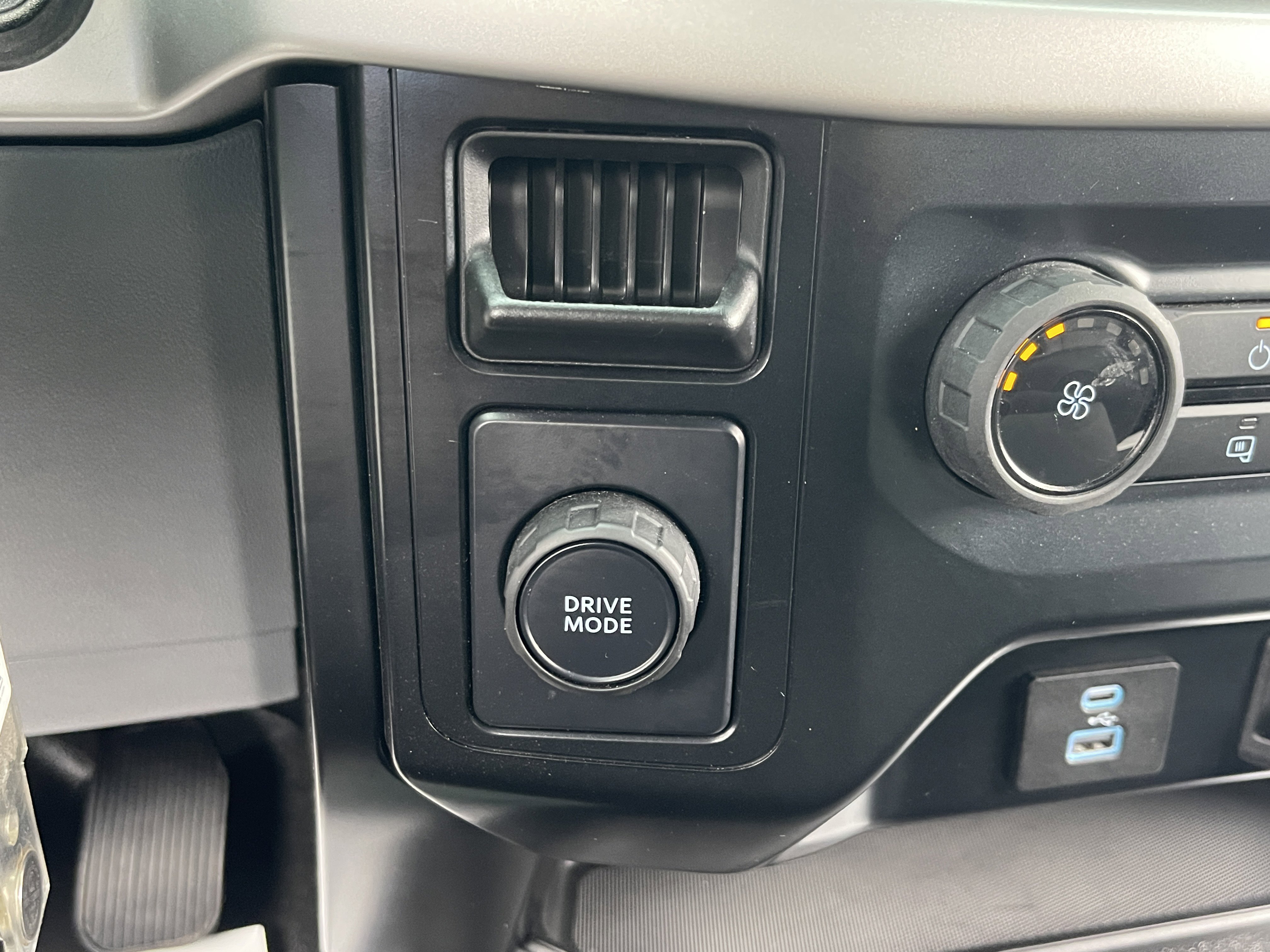 Used 2023 Ford F150 XL w/ XL Chrome Appearance Package image 28