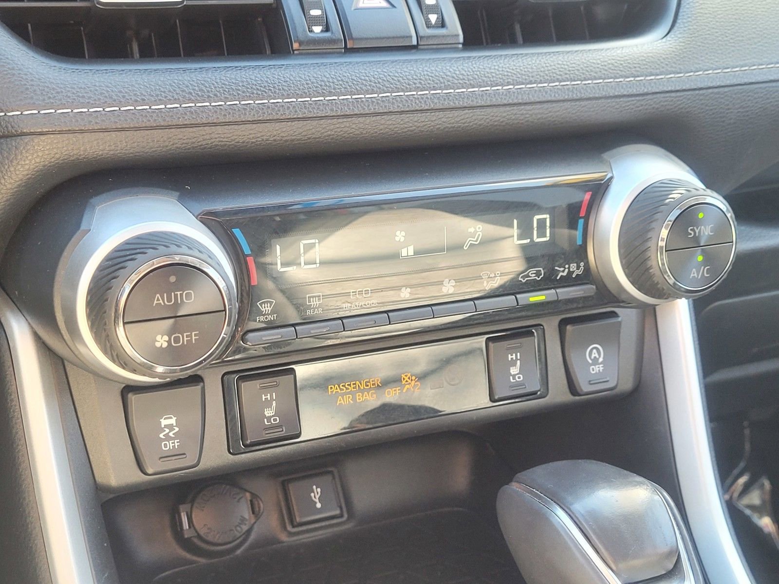 Used 2020 Toyota RAV4 XLE Premium image 27