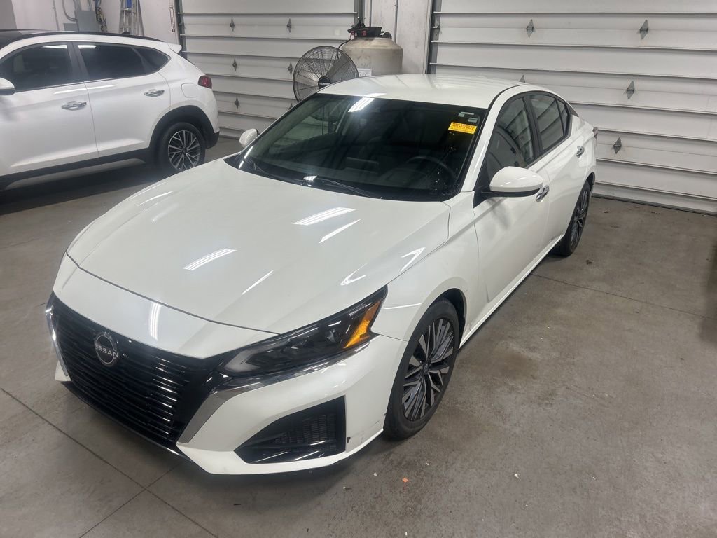 Used 2023 Nissan Altima 2.5 SV image 2