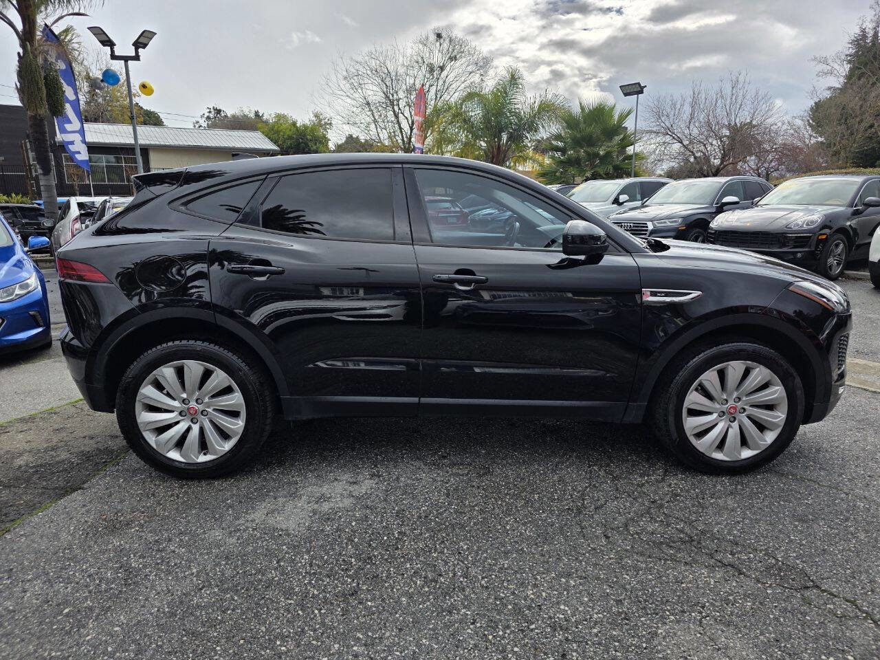 Used 2019 Jaguar E-PACE SE image 4