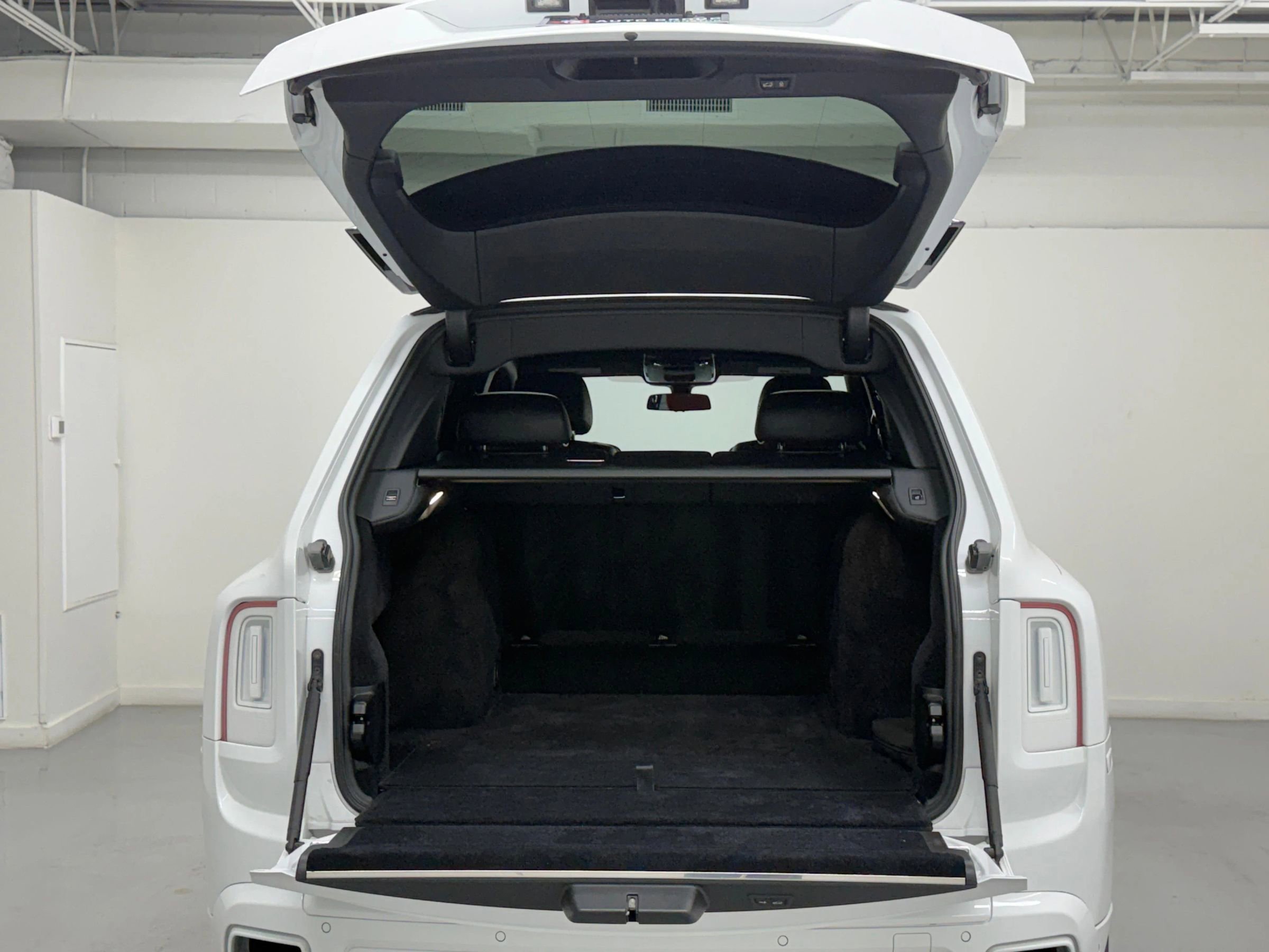 Used 2020 Rolls-Royce Cullinan image 45