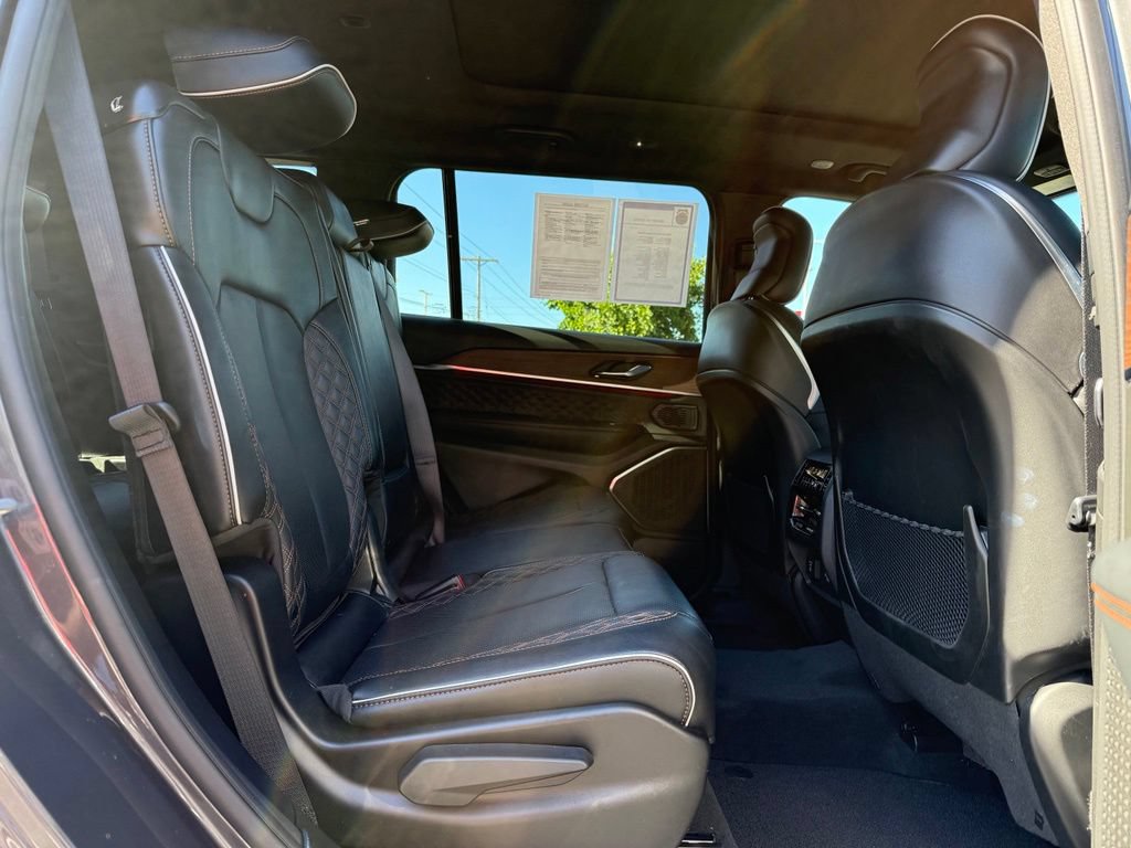 Used 2025 Jeep Grand Cherokee L Summit w/ Obsidian Package AWD/4WD image 16