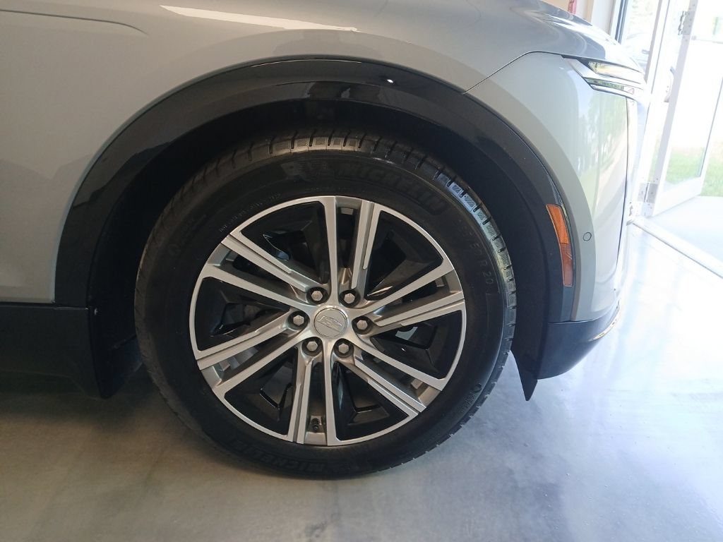 Used 2024 Cadillac Lyriq Luxury w/ LPO, Floor Liner Package AWD/4WD image 7