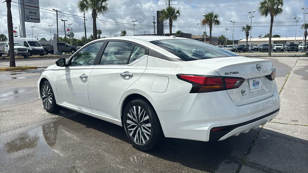 Used 2025 Nissan Altima 2.5 SV FWD image 3