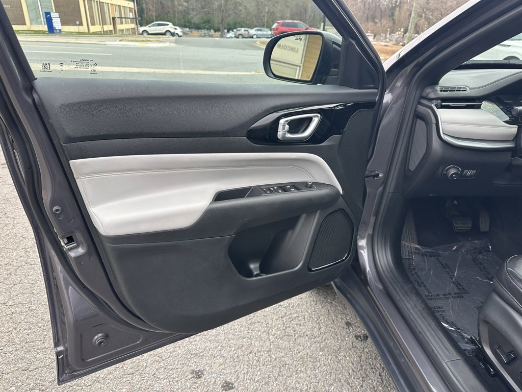 Used 2024 Jeep Compass Limited image 12