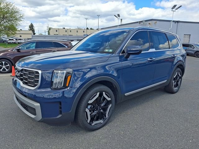 Used 2023 Kia Telluride S w/ S Sunroof Package