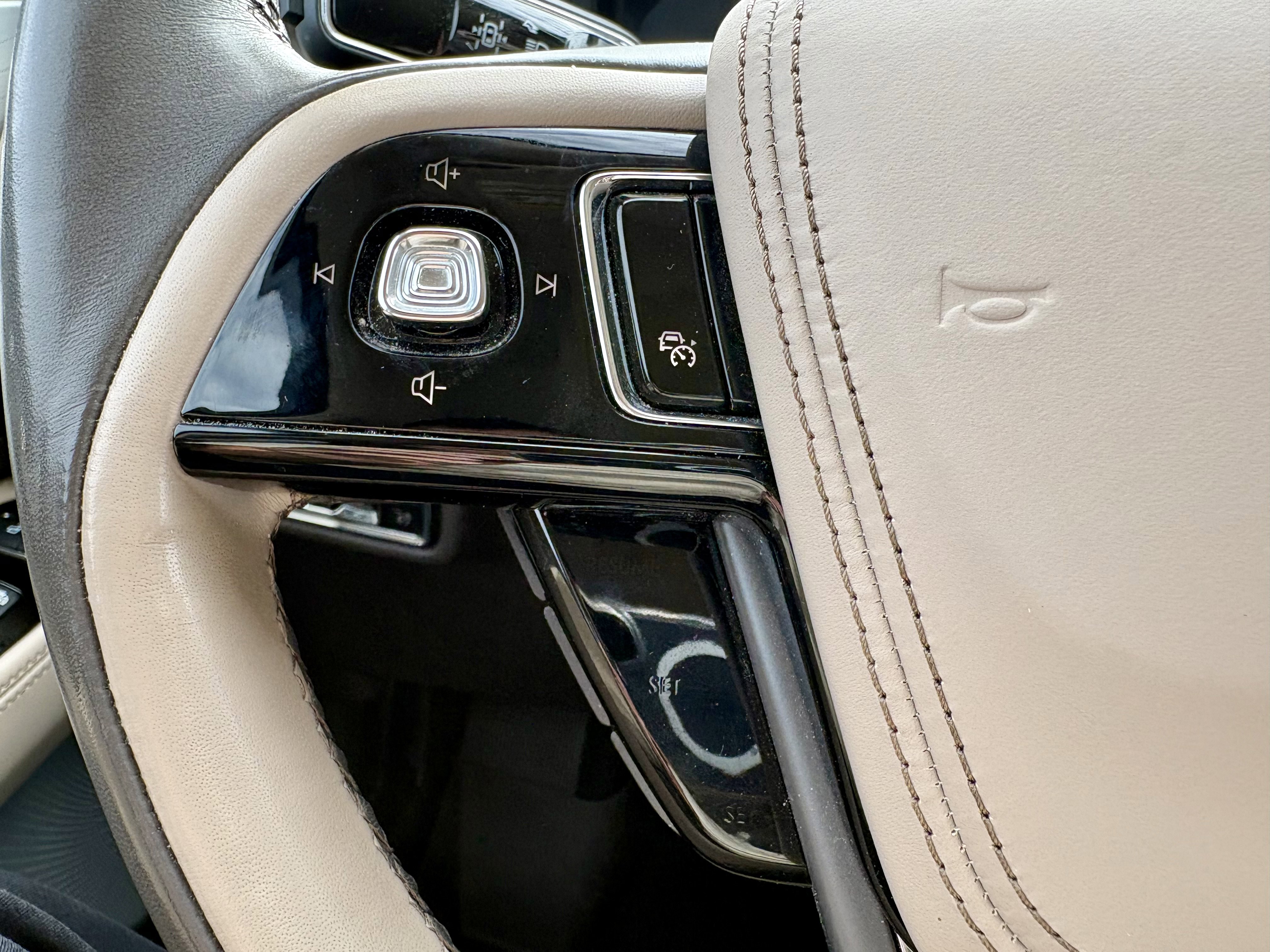 Used 2020 Lincoln Aviator Reserve w/ Equipment Group 201A image 16