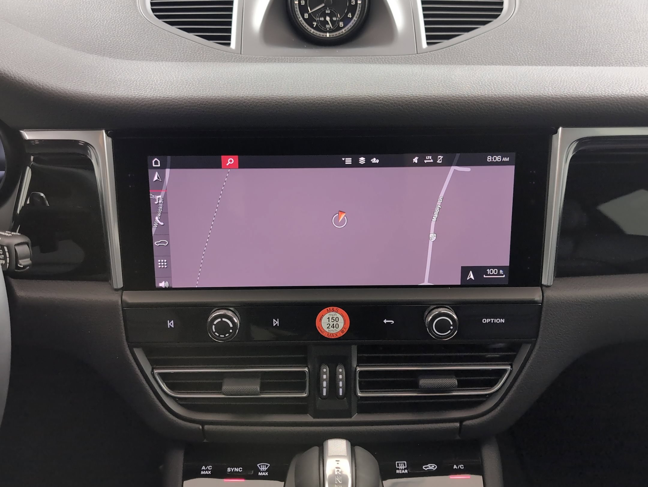 Certified 2025 Porsche Macan AWD/4WD image 22