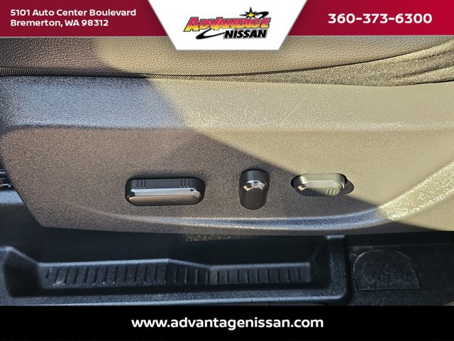 Used 2017 Ford Escape Titanium image 11