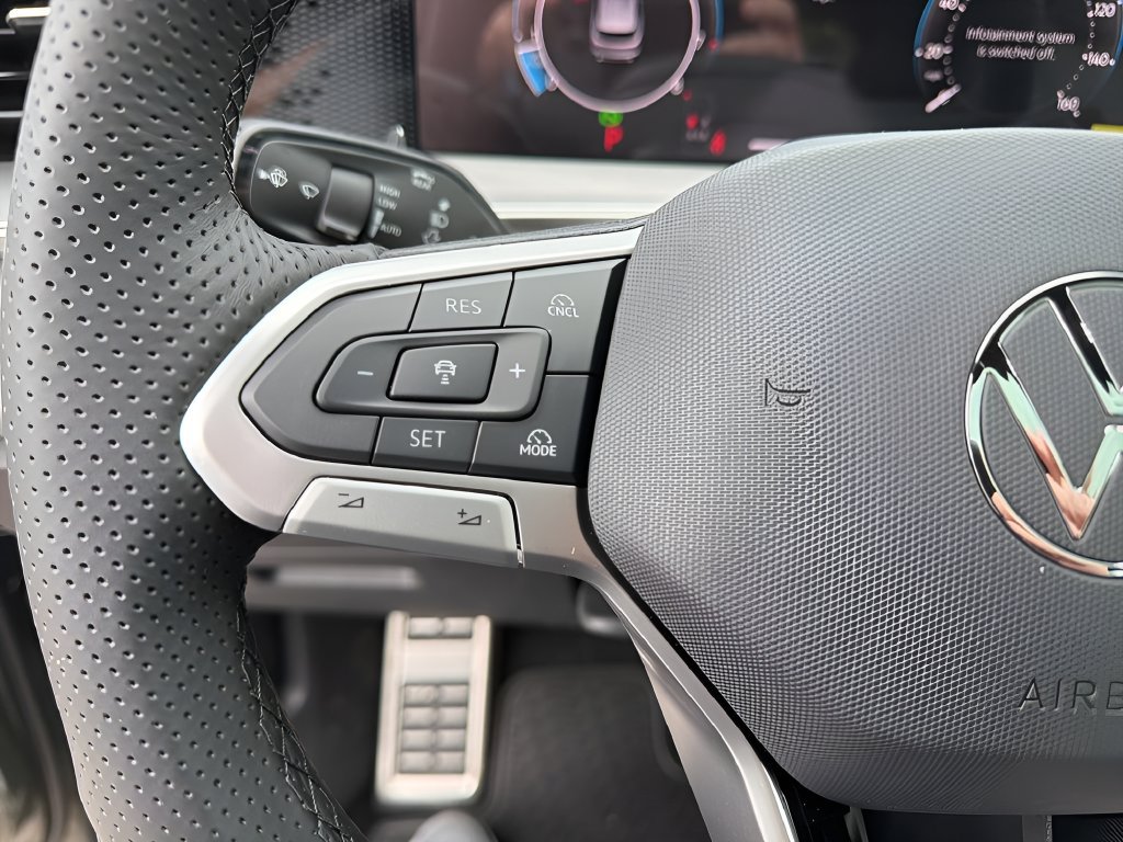New 2026 Volkswagen Tiguan SE R-Line AWD/4WD image 17